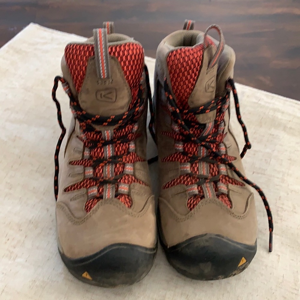 Keens Hiking Boots size 7.5